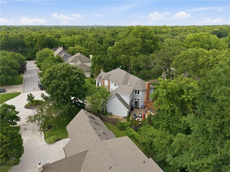 7505 El Monte Cir, Prairie Village, KS 66208