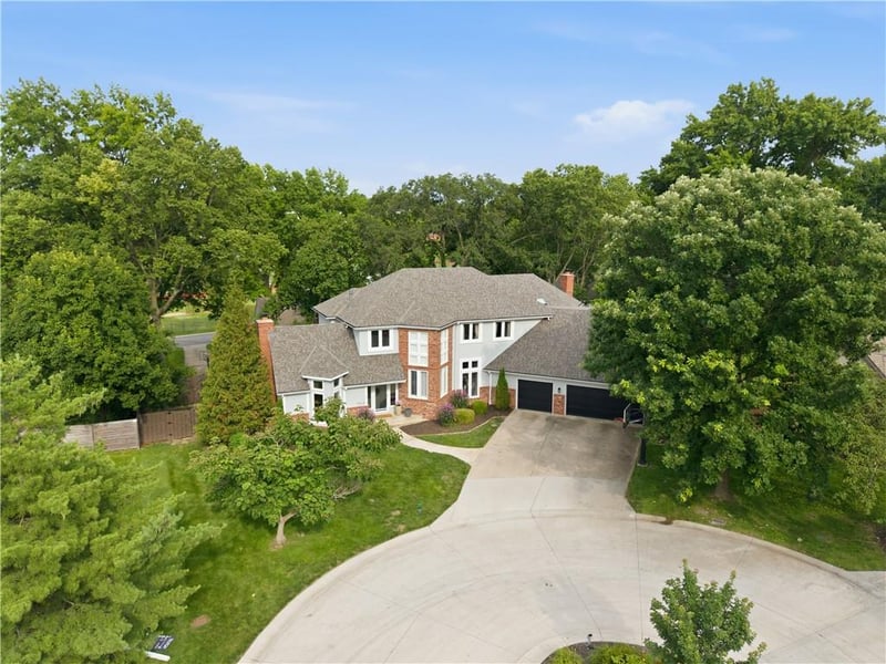 7505 El Monte Cir, Prairie Village, KS 66208