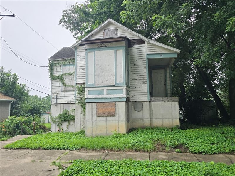 114 Saint Paul St, St Joseph, MO 64505