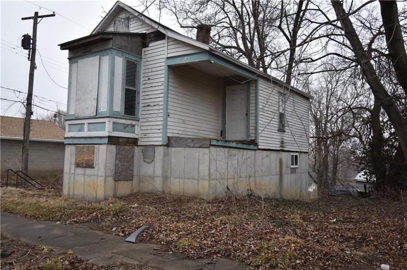 114 Saint Paul St, St Joseph, MO 64505