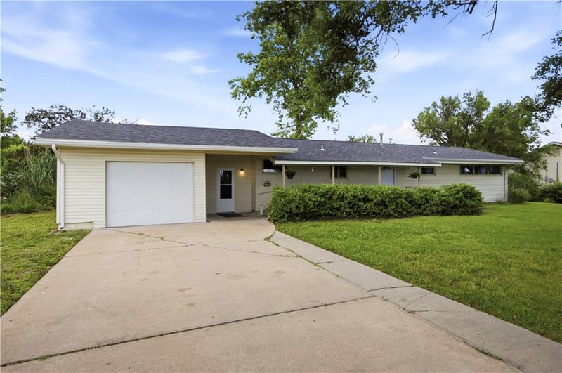 1116 3rd St, Fredonia, KS 66736