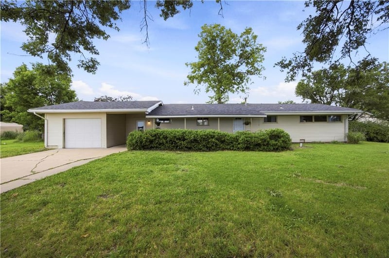 1116 3rd St, Fredonia, KS 66736