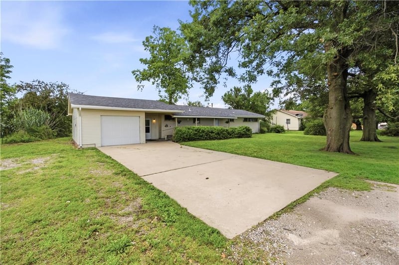 1116 3rd St, Fredonia, KS 66736