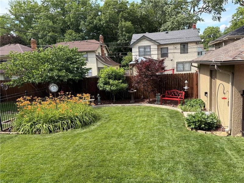 1008 71st Ter, Kansas City, MO 64114