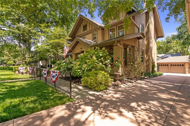 1008 W 71st Ter, Kansas City, MO 64114