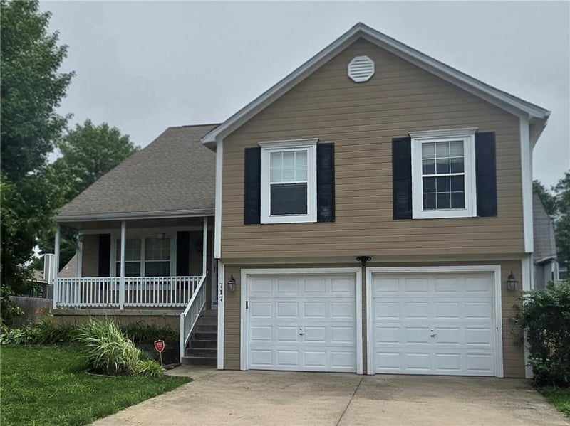717 Canter St, Raymore, MO 64083