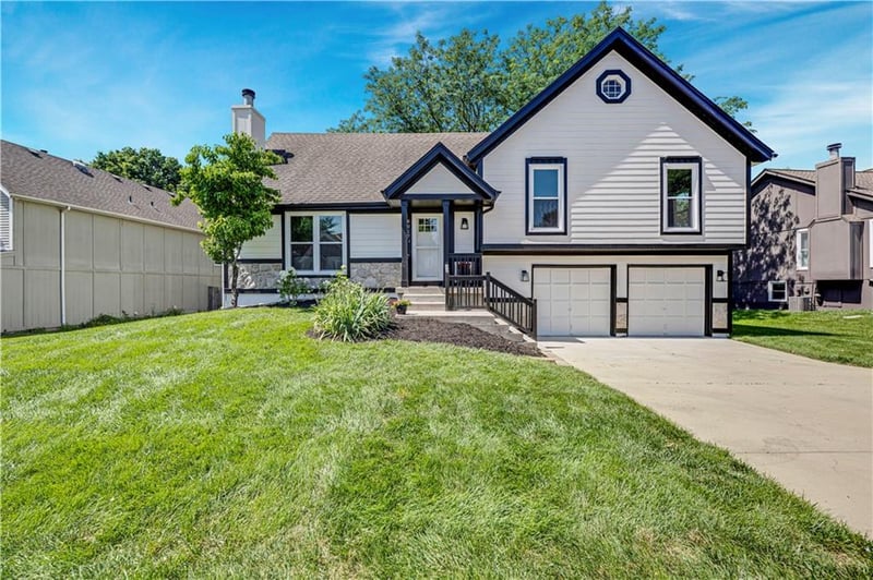 8017 149th St, Overland Park, KS 66223