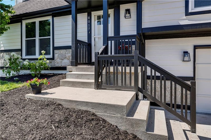 8017 149th St, Overland Park, KS 66223