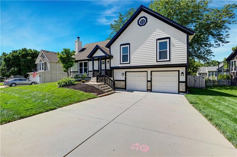 8017 149th St, Overland Park, KS 66223