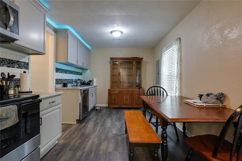 216 24th St, Lexington, MO 64067