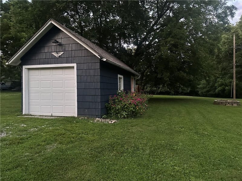 13811 Belmont Ave, Grandview, MO 64030