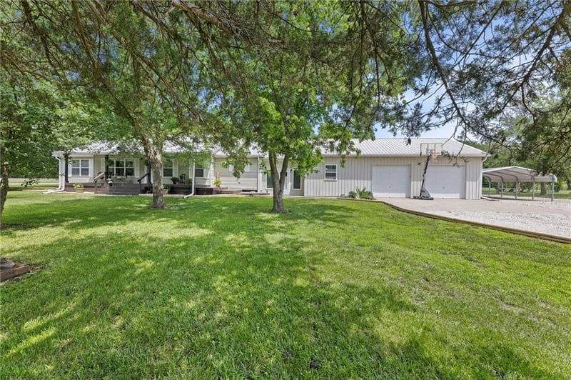 310 Elm St, Blue Mound, KS 66010