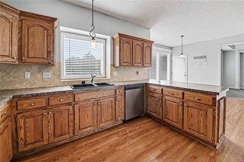 891 Clearwater Creek Dr, Olathe, KS 66061