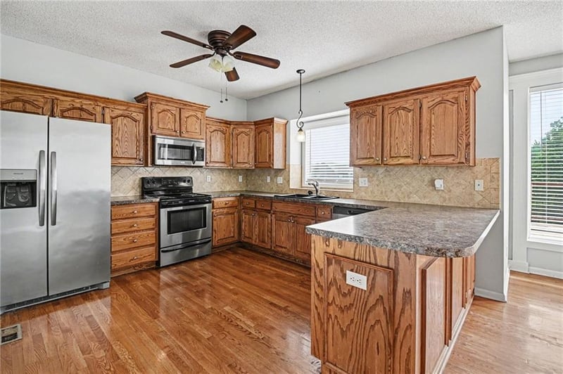 891 Clearwater Creek Dr, Olathe, KS 66061