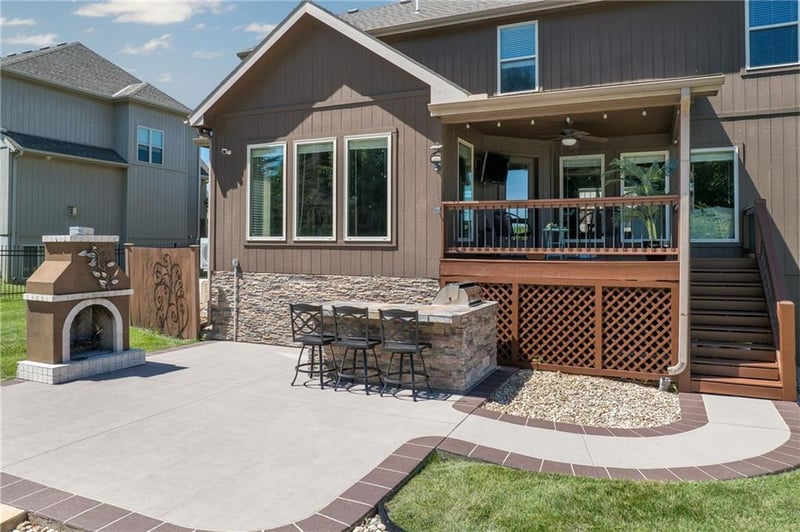 4614 Corinth Dr, St Joseph, MO 64506