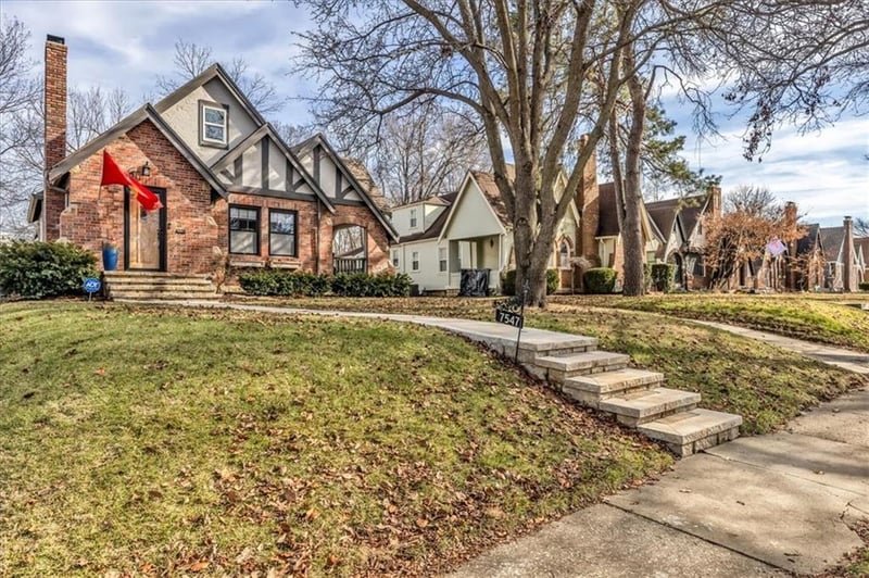 7547 Grand Ave, Kansas City, MO 64114