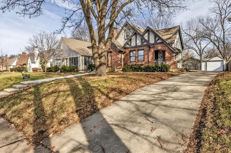 7547 Grand Ave, Kansas City, MO 64114