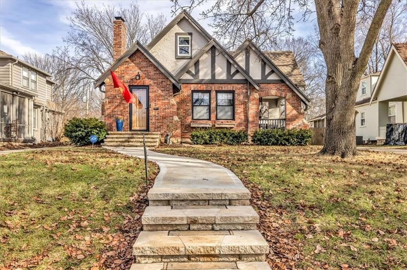 7547 Grand Ave, Kansas City, MO 64114