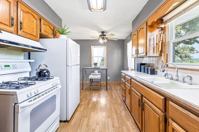 3911 Bucher Dr, St Joseph, MO 64503