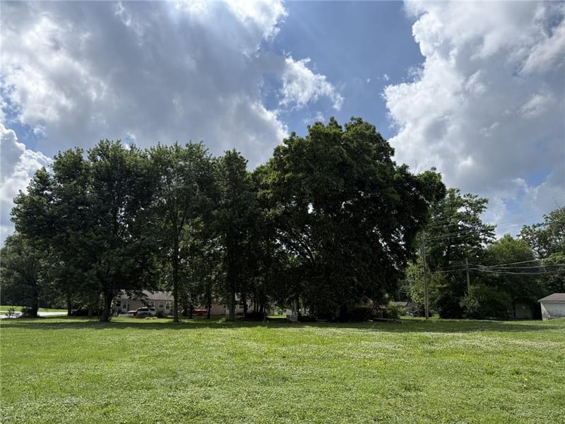 207 N Cedar St, Cameron, MO 64429