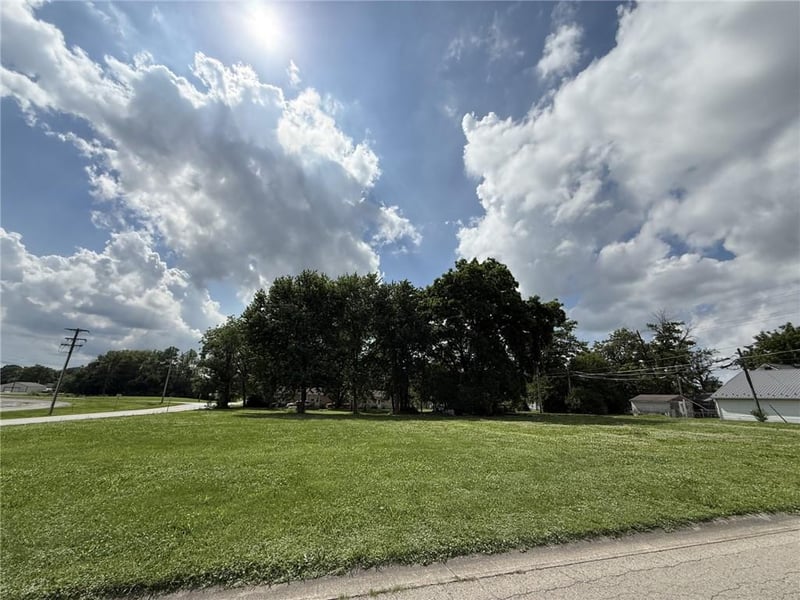 207 N Cedar St, Cameron, MO 64429