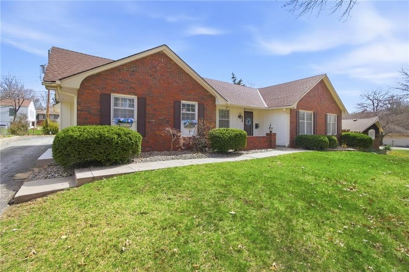 11601 Wornall Rd, Kansas City, MO 64114