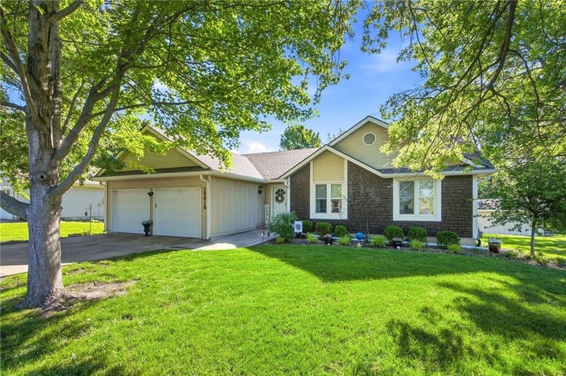15015 Broadmoor St, Overland Park, KS 66223