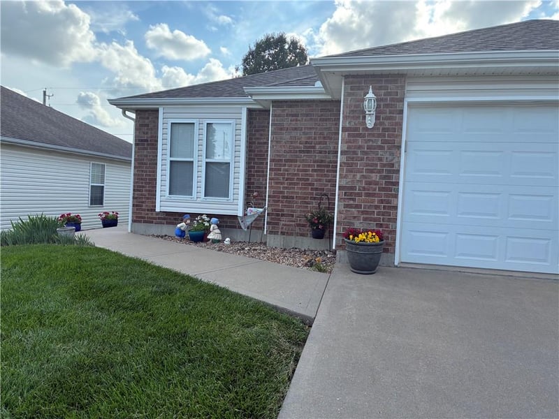 3004 Prairie View Dr, Harrisonville, MO 64701