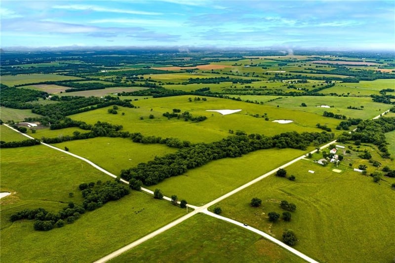 913 100 Rd, Baldwin City, KS 66006