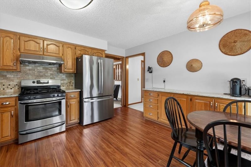 1912 9th Street Ct, Blue Springs, MO 64015