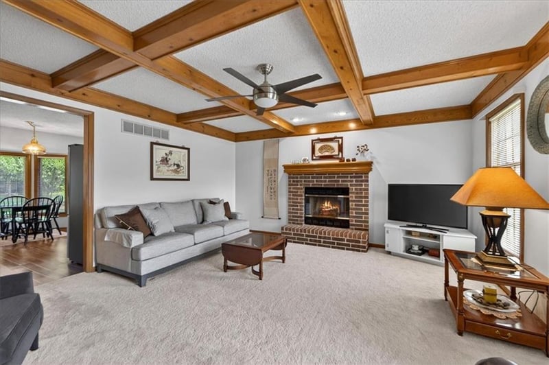 1912 9th Street Ct, Blue Springs, MO 64015