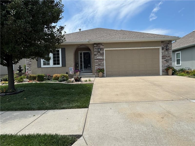 4510 SW Olympia Dr, Lee's Summit, MO 64082