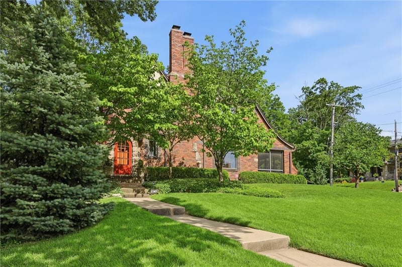 1141 Valentine Rd, Kansas City, MO 64111