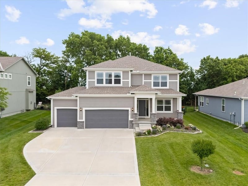 3101 Arbor Tree Dr, Lee's Summit, MO 64082