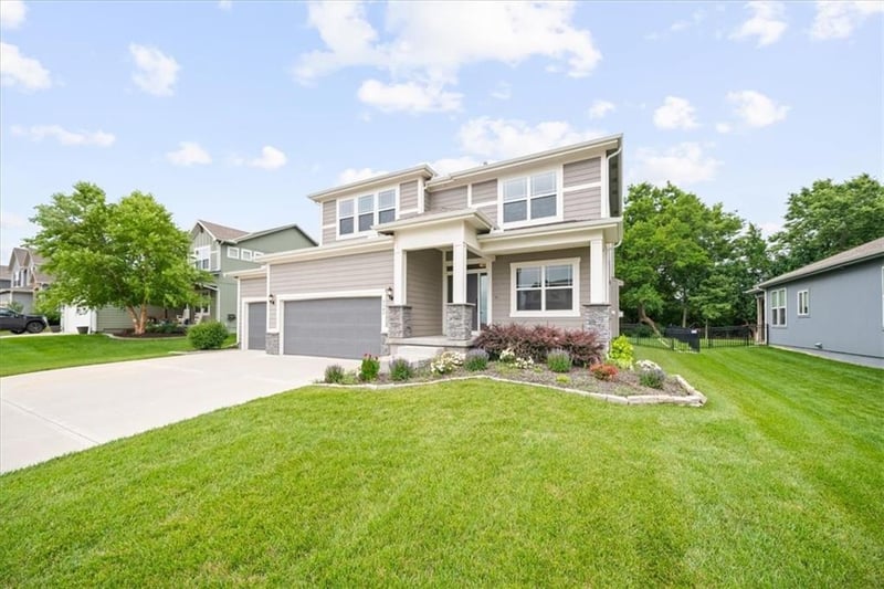 3101 Arbor Tree Dr, Lee's Summit, MO 64082
