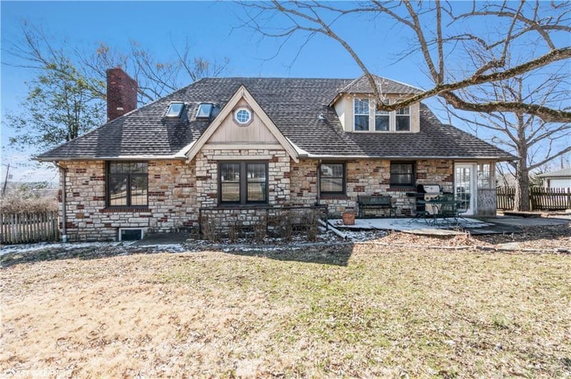 609 92nd Ter, Kansas City, MO 64131