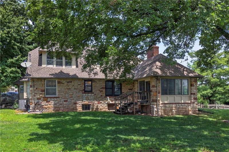 609 92nd Ter, Kansas City, MO 64131