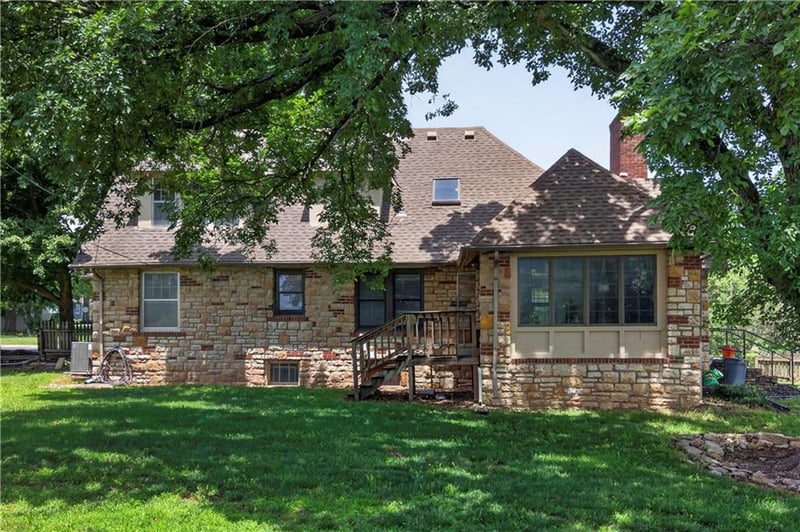 609 92nd Ter, Kansas City, MO 64131