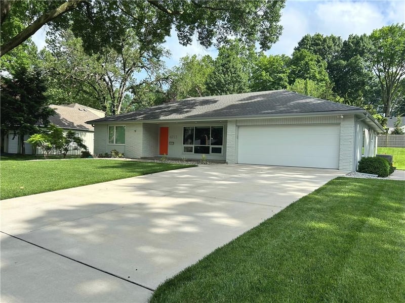 6723 66th St, Overland Park, KS 66207