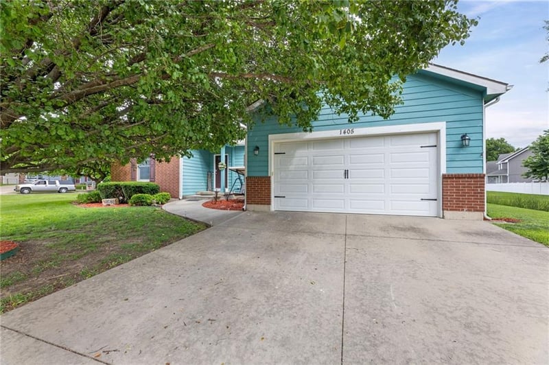 1405 Pine Ct, Ottawa, KS 66067