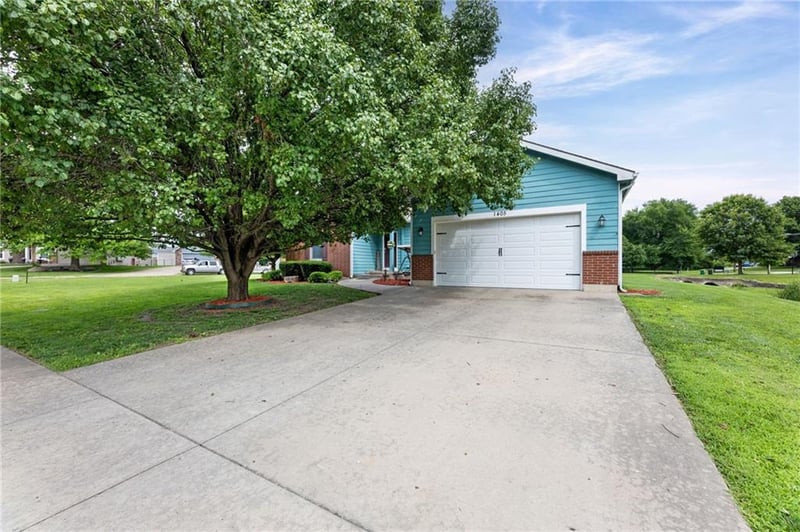 1405 Pine Ct, Ottawa, KS 66067