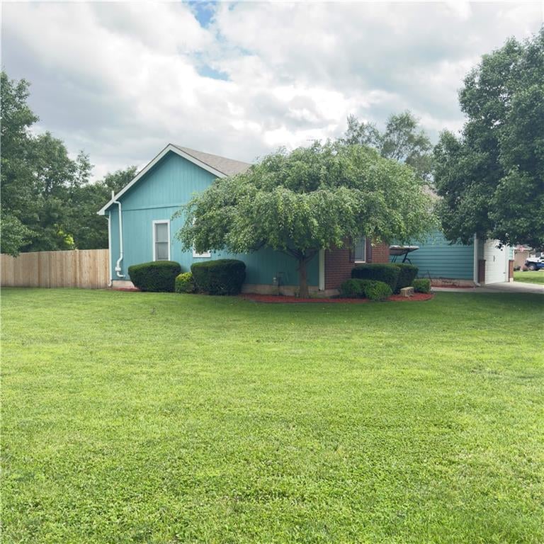 1405 Pine Ct, Ottawa, KS 66067