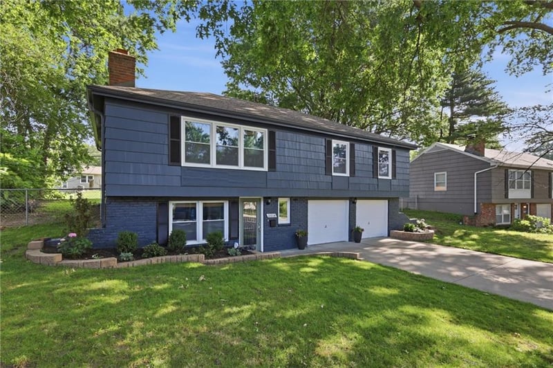 10014 Moody Park Dr, Overland Park, KS 66212