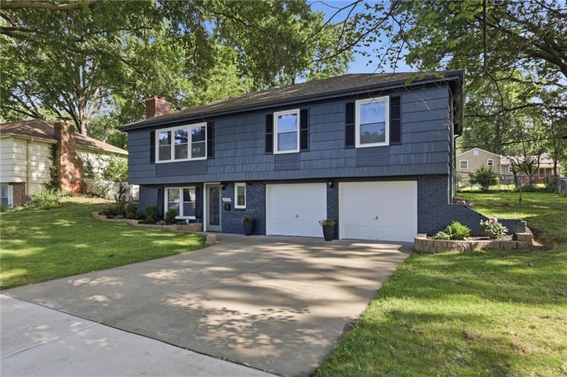 10014 Moody Park Dr, Overland Park, KS 66212