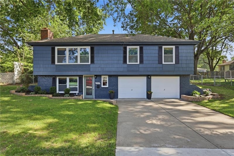 10014 Moody Park Dr, Overland Park, KS 66212