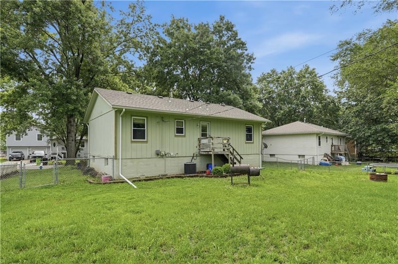 2602 Leewood Rd, Harrisonville, MO 64701