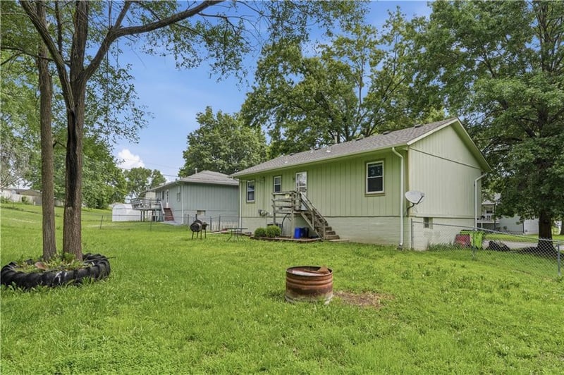 2602 Leewood Rd, Harrisonville, MO 64701