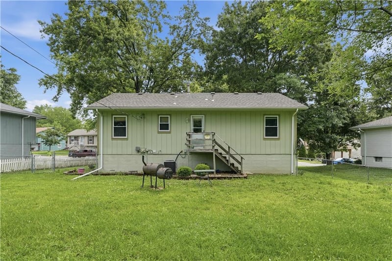 2602 Leewood Rd, Harrisonville, MO 64701