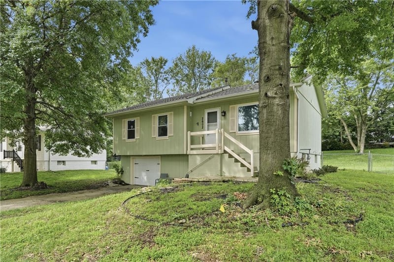 2602 Leewood Rd, Harrisonville, MO 64701