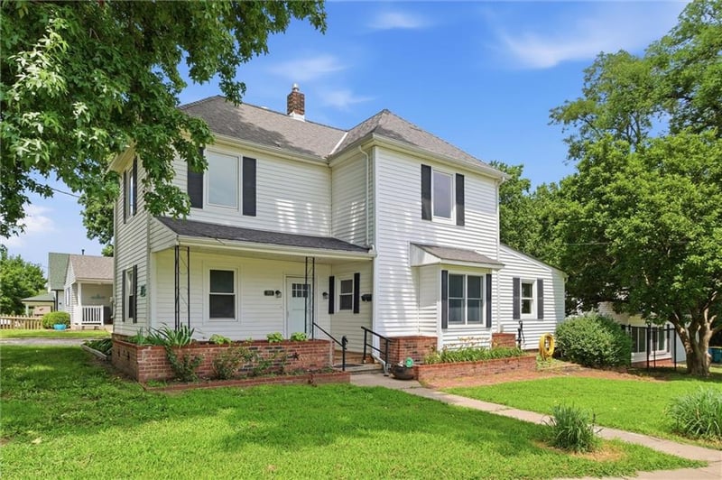 301 Allcutt Ave, Bonner Springs, KS 66012